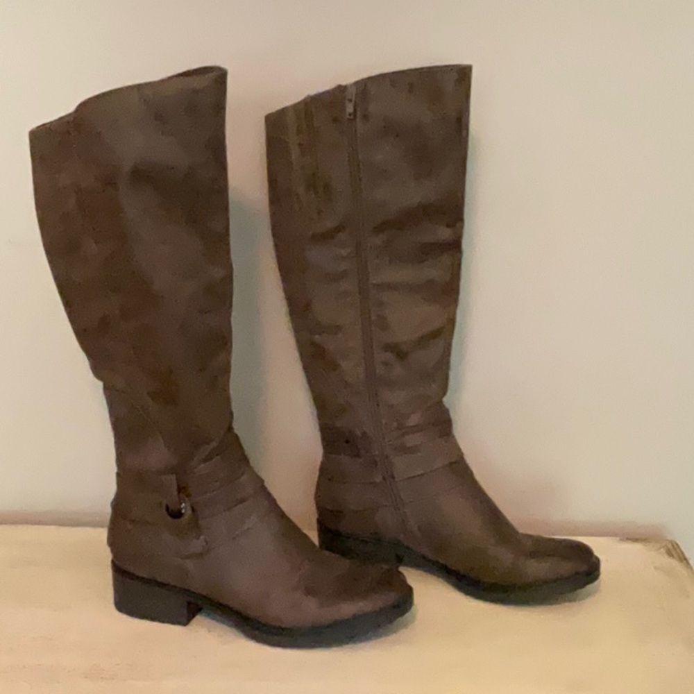 Brown Heeled Boots with Subtle Zipper Detail